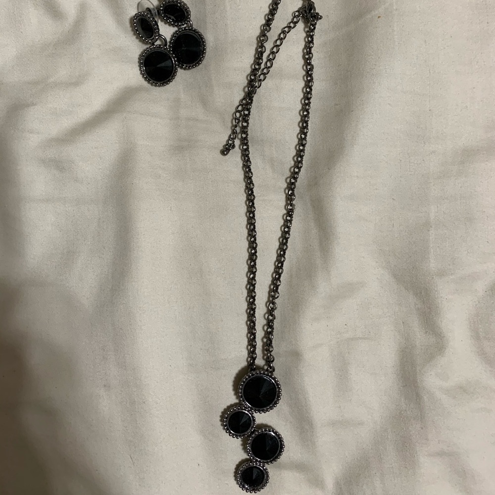 Necklace and earring set